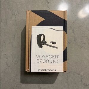 Voyager 5200 UC Bluetooth Single Ear Headset